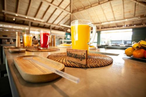 a glass of orange juice sitting on top of a counter at Hotel VilaVeraTheresa in Fortim