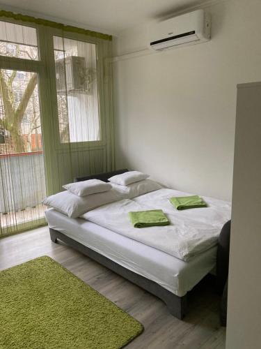 Postel nebo postele na pokoji v ubytování Frézia Apartman
