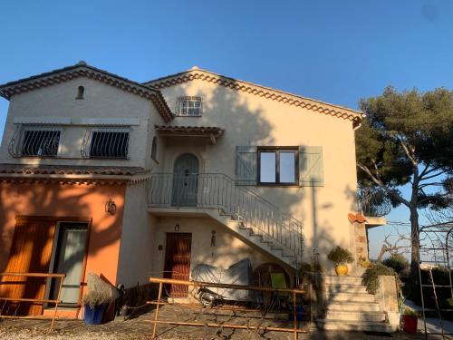 Budova, kde se prázdninový dům nachází