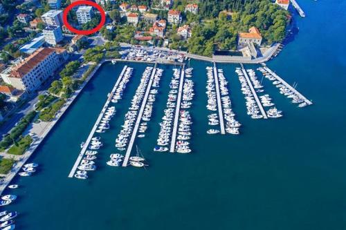 Batala1-City marina apartment with secured private parking