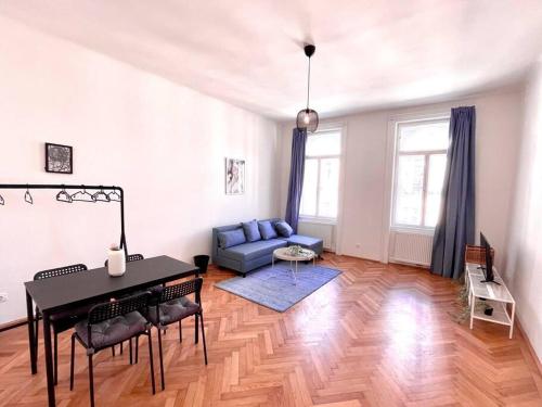 Brand New Spacious & Stylish Aptmt in City-Centre