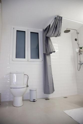 Aroura Neoclassical Home 3BR 2BA
