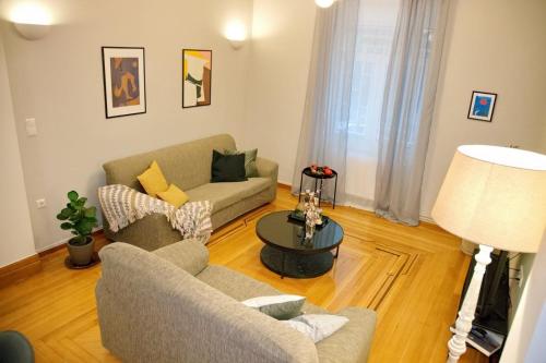 Aroura Neoclassical Home 3BR 2BA