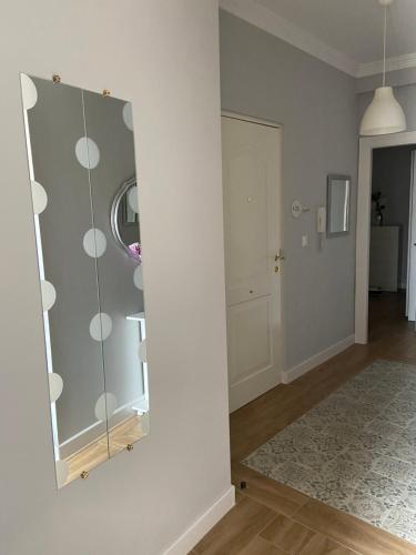 a mirror on a wall in a room at Apartamento Venus in Salar