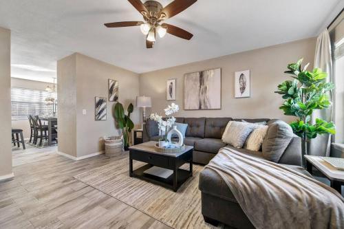 Peaceful 2 King 1 Queen 1 KIA Bentonville Home