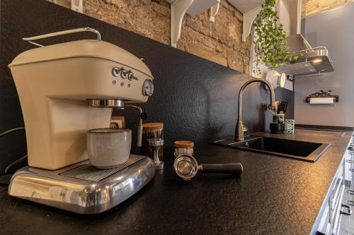 a mixer sitting on a counter in a kitchen at Entre Bodegas Jerez in Jerez de la Frontera