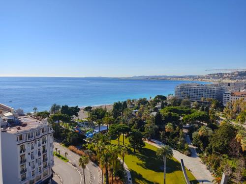 GARDEN LEVEL nearby beach
