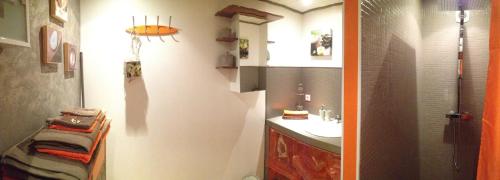 a bathroom with a sink and a toilet in it at Gîtes L'Art d'une Pause in Champagny-sous-Uxelles