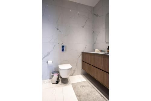 Ένα μπάνιο στο 360 Nicosia - 1 bedroom Luxurious Residence