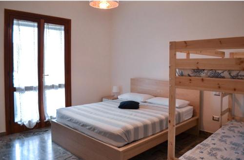 ポンペイにあるPompei Gryllusのベッドルーム1室(二段ベッド1組、窓2つ付)