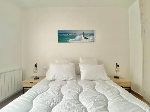 Posteľ alebo postele v izbe v ubytovaní LE SAINTE CATHERINE - T2 - Calme - Wifi - Centre ville - Préfecture