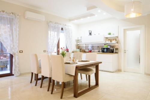 Kuchyň nebo kuchyňský kout v ubytování HomeAway Salerno