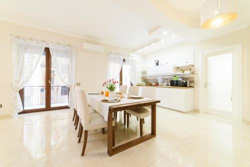 Kuchyň nebo kuchyňský kout v ubytování HomeAway Salerno