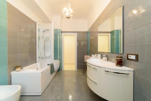 Koupelna v ubytování HomeAway Salerno