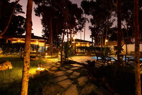 a building with lights in a yard at night at Vila Marina in Arraial d'Ajuda