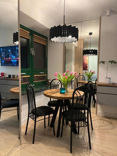 a dining room with a table and chairs at Gold Pearl Zegrze in Serock
