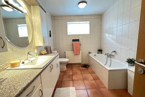 Koupelna v ubytování Spacious and Family Friendly apartment in Reykjavik