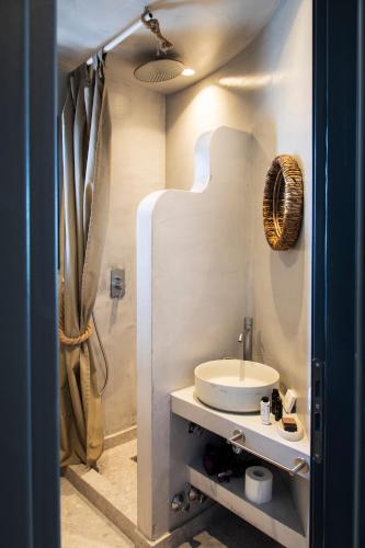Bilik mandi di Sandaya Luxury Suites