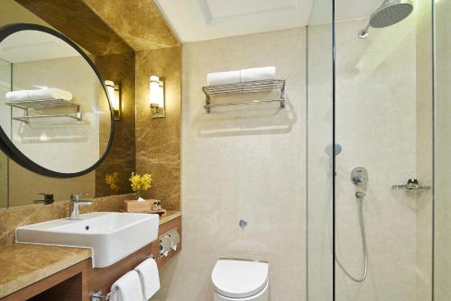 Un baño de Orchard Rendezvous Hotel by Far East Hospitality