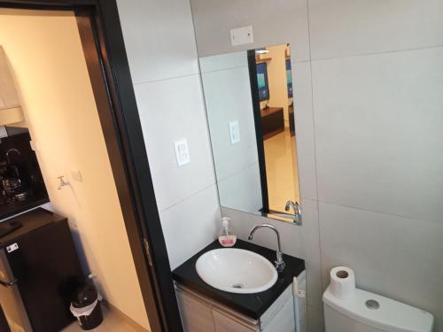 a bathroom with a sink and a mirror at Confortable y Moderno Studio in Santa Cruz de la Sierra