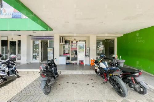 Φωτογραφία από το άλμπουμ του RedLiving Apartemen Green Lake View Ciputat - Farida Property 1 Tower E σε Pondokcabe Hilir
