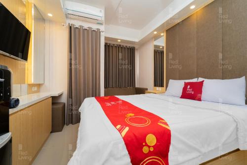 Krevet ili kreveti u jedinici u objektu RedLiving Apartemen Transpark Juanda - F88 Tower Jade