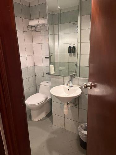 a bathroom with a toilet and a sink at Hotel Bencoolen Singapore in Singapore