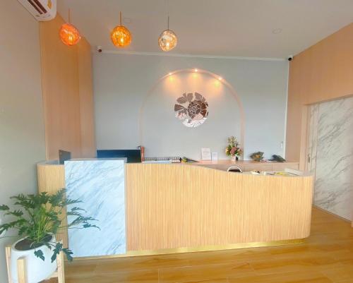 a lobby with a counter in a room at Chul Boutique Villa จุล บูทิค วิลล่า in Ban Ba Ngan