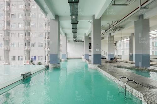 an empty indoor swimming pool in a building at RedLiving Apartemen Easton Park Jatinangor - Rajes Room in Sumedang