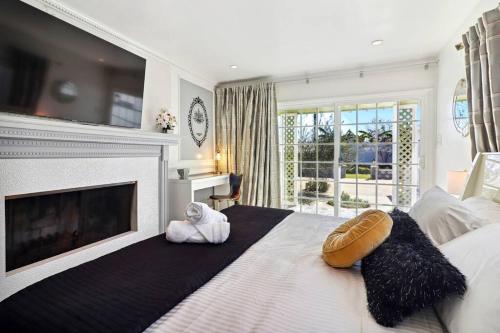a bedroom with a fireplace and a teddy bear on the floor at Luxury Home - 7mins LAX/Beach, 405/SoFi nearby in Hawthorne