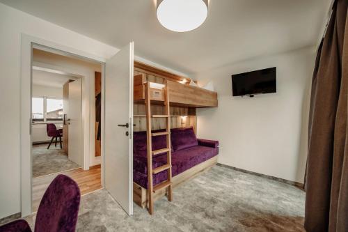 Lerchs Landhotelにあるテレビまたはエンターテインメントセンター