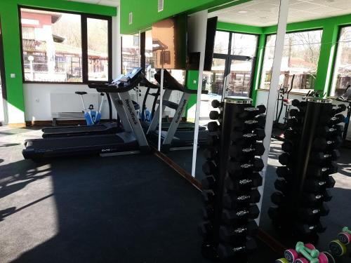 Fitness centrum a/nebo fitness zařízení v ubytování Къща за гости "Там край реката "