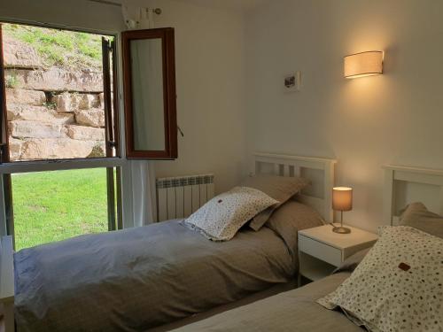 a bedroom with a bed and a window at PIRINEOS 3 in Panticosa