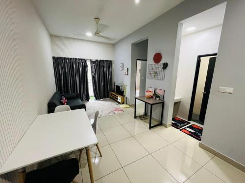 een woonkamer met een tafel en een kamer met een bed bij Mesahill Avengers 2 Rooms @Nilai near KLIA by The Renters Homestay in Nilai