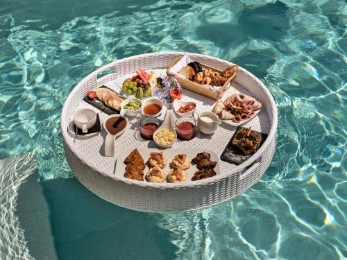 Mad på resortet eller i nærheden