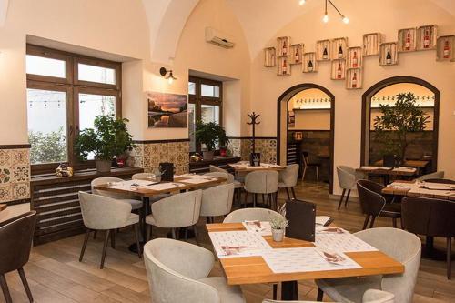 Reštaurácia alebo iné gastronomické zariadenie v ubytovaní Volenter Lux Apartment Zero