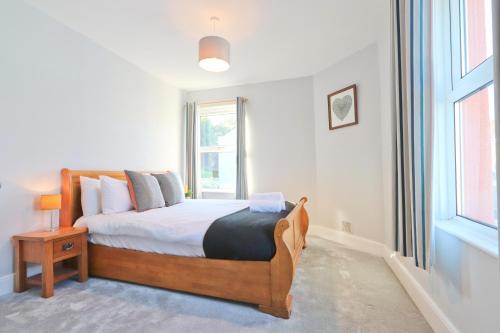 a bedroom with a bed and a window at Terracotta House in Bristol