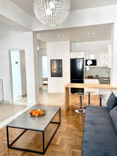 Modern 3BR Maisonette with garden 10 min from Acropolis