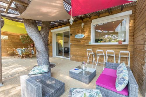 La Félyvonne, villa familiale confortable avec sa grande terrasse ombragée et sa vue dégagée sur mer