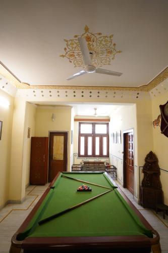 Billard dans l'établissement Hotel Radoli House - A Heritage Hotel