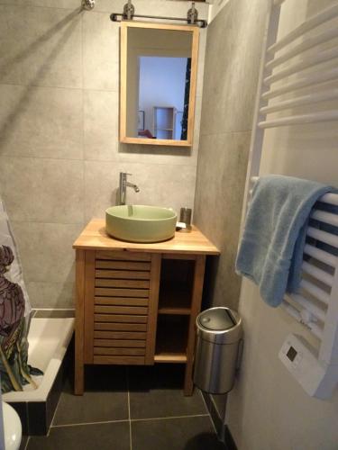 a bathroom with a sink and a mirror at La Méridienne - Chambres d'hôtes in Venterol