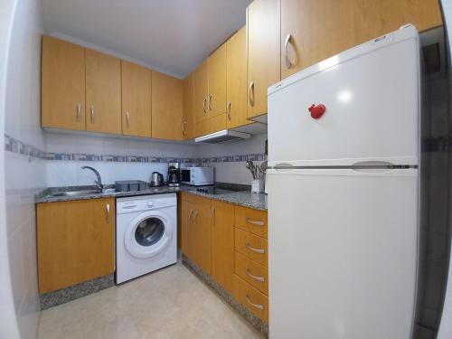 Macarena III Apartments, 300 Meter zu Playa del Cura