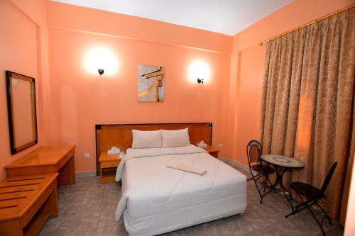 Кровать или кровати в номере Dubai Youth Hotel
