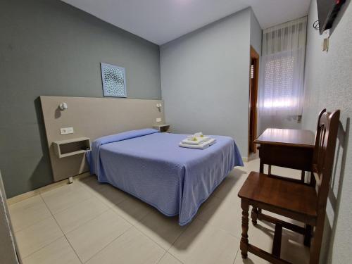 A bed or beds in a room at Hostal Soto
