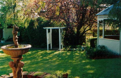 Κήπος έξω από το Mooltan House