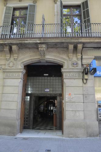 an entrance to a building with a balcony at 360 Hostel Borne in Barcelona