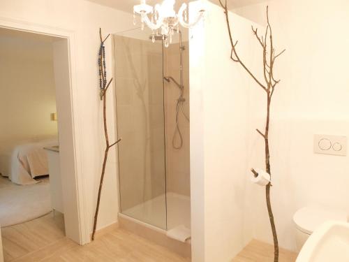 Bilik mandi di Ferienstudio-Apartment Tausendfreund "adults only" am Chiemsee