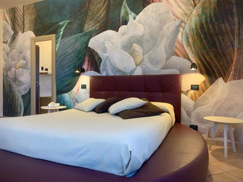 a bedroom with a large bed with a flower mural at Pernice 77 in Sulzano