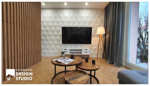 Televízia a/alebo spoločenská miestnosť v ubytovaní APARTAMENT ODRODZENIA 14