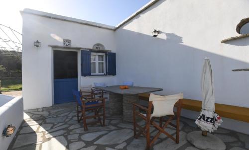 Patio nebo venkovní prostory v ubytování Lovely Studio Apartment For 2 Ppl In Tinos